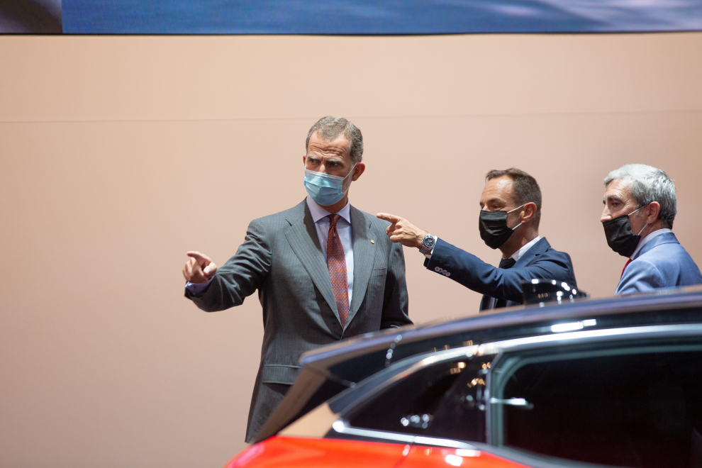 El Rey y Sánchez, en el Salón del Automóvil de Barcelona