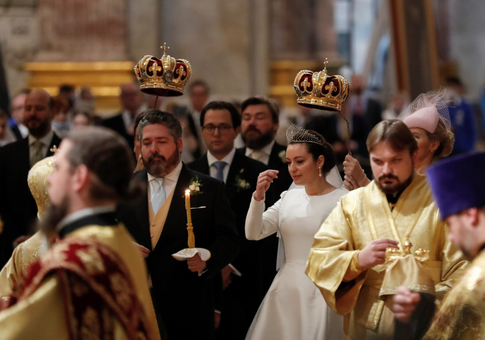 St. Petersburg (Russian Federation), 01/10/2021.- The bridal couple, Grand Duke of Russia George Mikhailovich Romanov (L) and Victoria Romanovna Bettarini (R) attend their wedding ceremony rites at the St. Isaac's Cathedral in St. Petersburg, Russia, 01 October 2021. George Mikhailovich Romanov is a descendant of the Romanov family through his mother, recognized by a part of the monarchists (Cyrilists) as the heir to the supremacy in the Russian Imperial House. (Rusia, San Petersburgo) EFE/EPA/ANATOLY MALTSEV BEST QUALITY AVAILABLE
 RUSSIA ROMANOV WEDDING