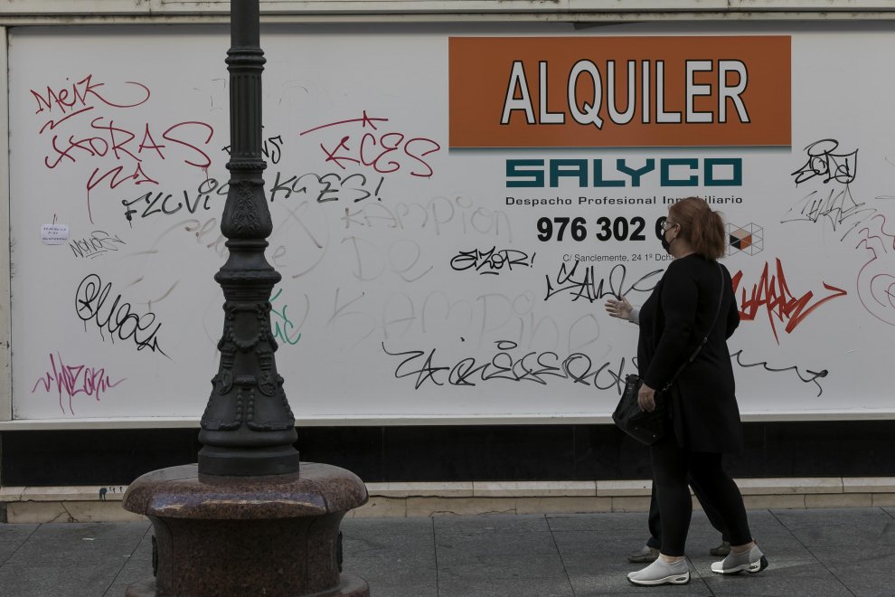 Una veintena de locales no tienen actividad en la calle Alfonso.