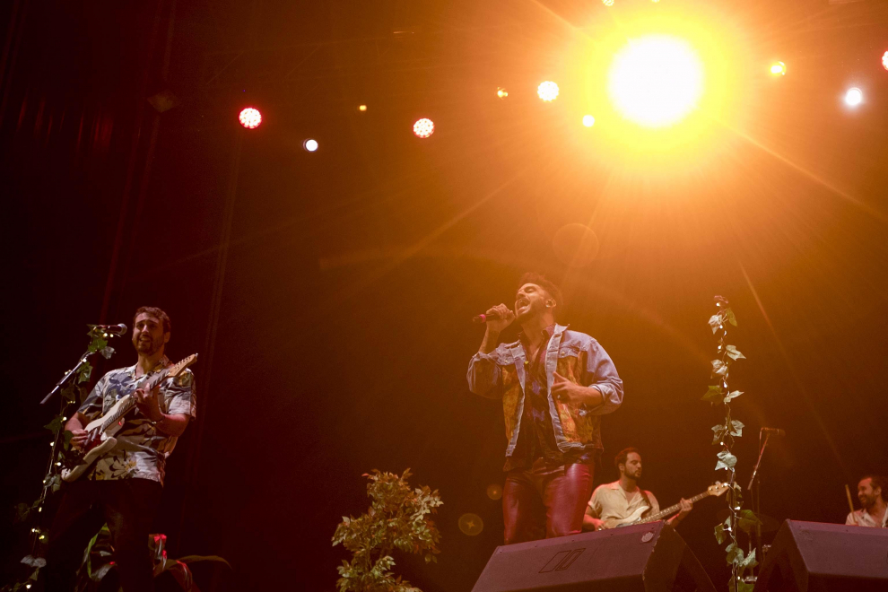 Concierto de Bombai en el escenario de la Noria Siria del Parque del Agua de Zaragoza.