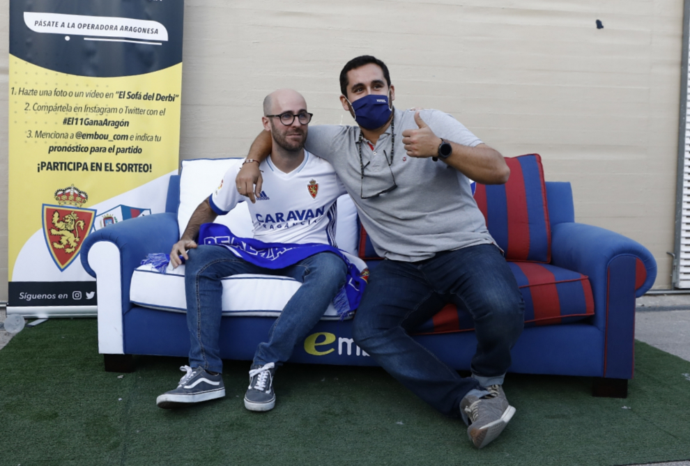 Ambiente en La Romareda con los aficionados del Real Zaragoza y la SD Huesca