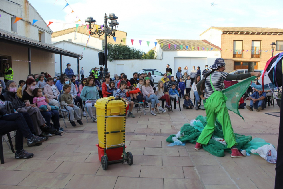 El festival celebrado en Castelflorite reunió a medio centenar de mujeres artistas rurales de todo Aragón y cosechó un gran éxito de público.