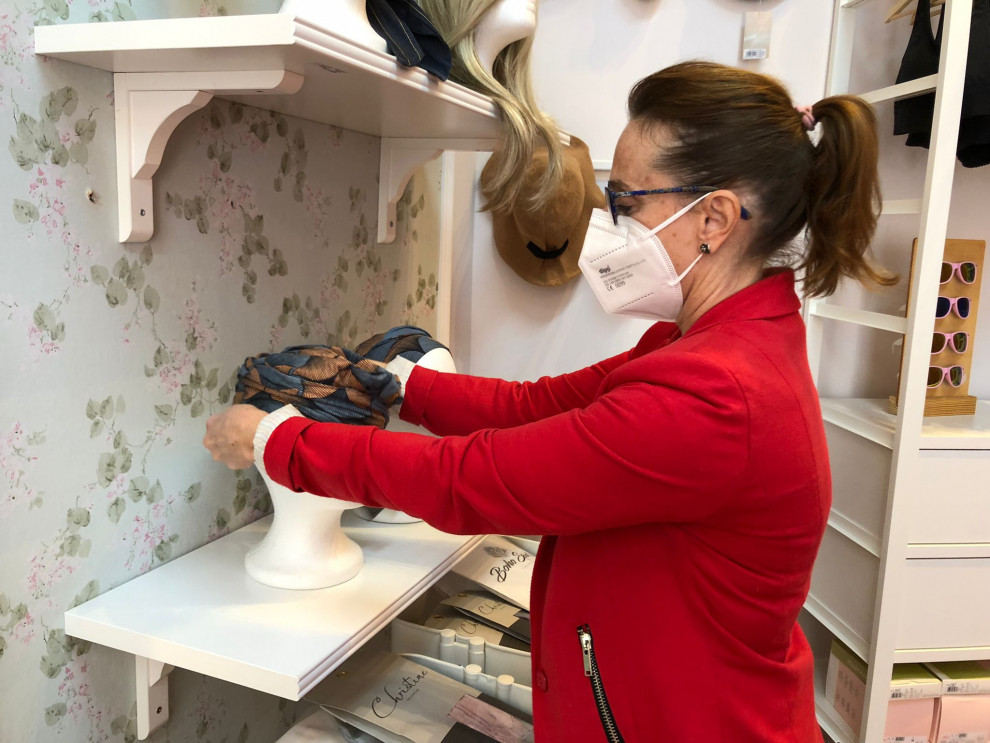 La tienda 'Rosa en Positivo', ganadora del concurso 'Arrimar el hombro', imparte también talleres gratuitos dirigidos a mujeres en tratamiento por cáncer.