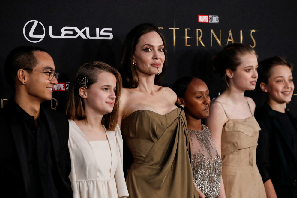 Cast member Angelina Jolie poses at the premiere for the film Eternals in Los Angeles, California, U.S. October 18, 2021. REUTERS/Mario Anzuoni[[[REUTERS VOCENTO]]] FILM-ETERNALS/PREMIERE