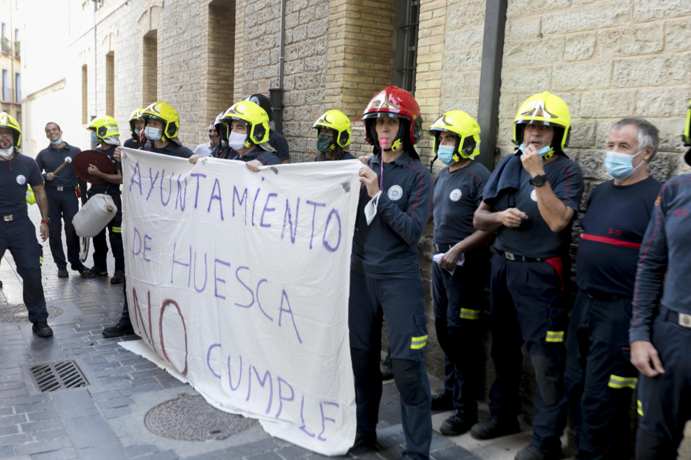 Ayuntamiento Pleno - Protesta de los bomberos por el nuevo parque. /20-10-2021  Foto Rafael Gobantes[[[FOTOGRAFOS]]]