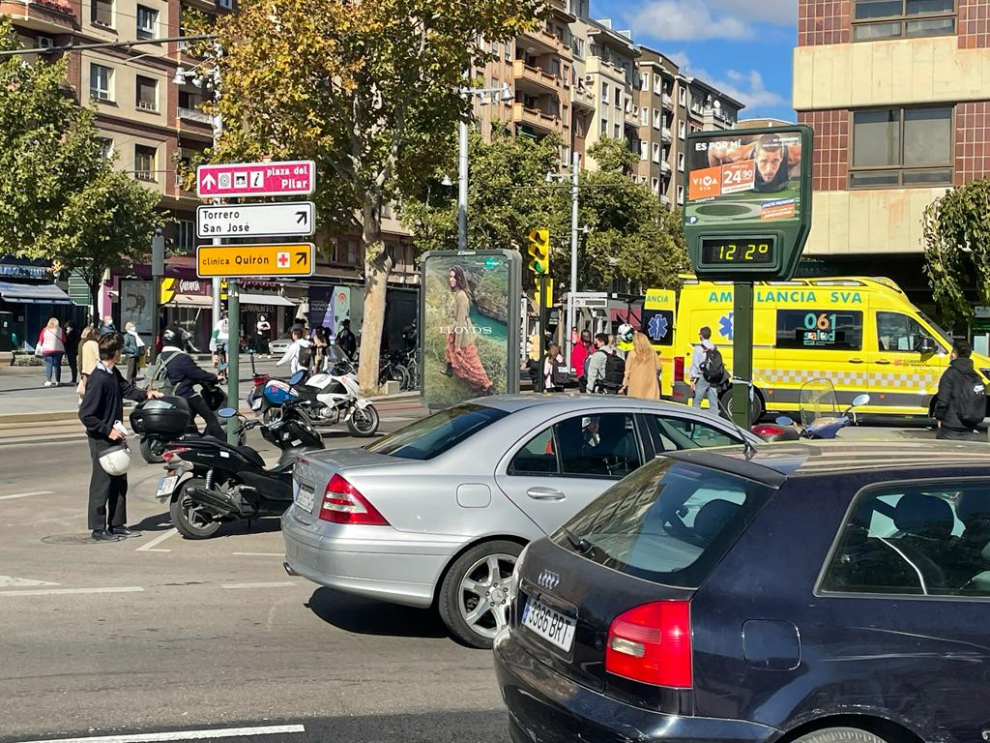 Un herido en un accidente de tráfico entre el tranvía y un patinete en el centro de Zaragoza.