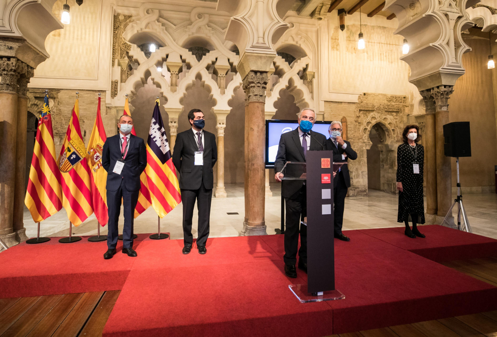 Recepción en las Cortes de Aragón de los representantes de la cumbre empresarial.
