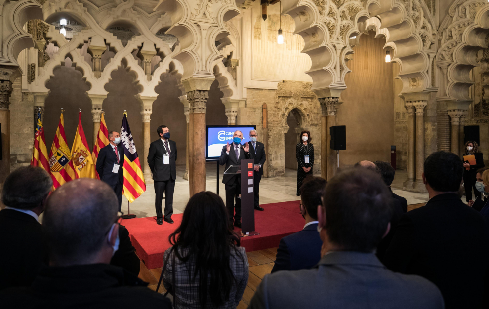 Recepción en las Cortes de Aragón de los representantes de la cumbre empresarial.