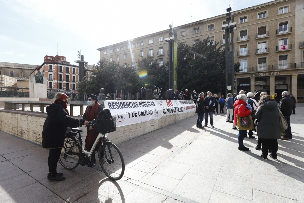 Protesta de los pensionistas en la plaza del Pilar de Zaragoza.