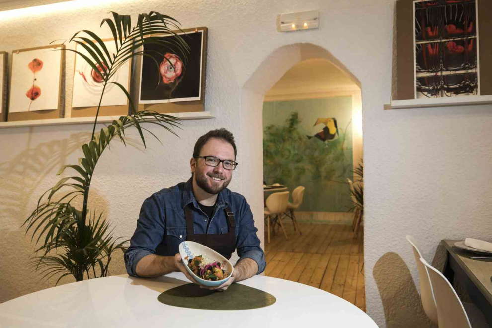 El cocinero Alberto Brosed en su restaurante Labamba de Zaragoza