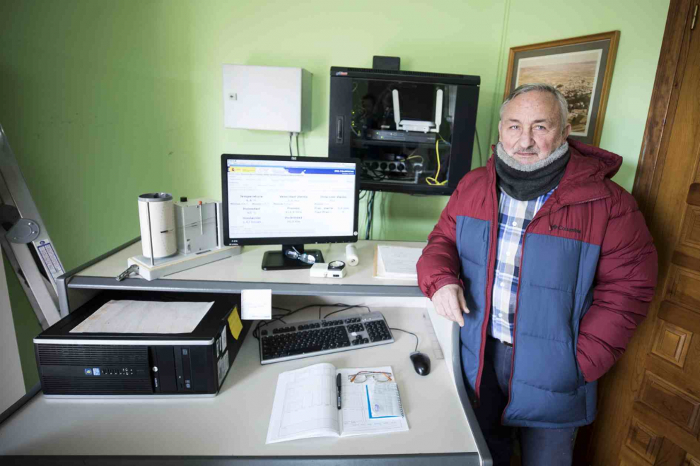 Agustín Alijarde, en la Estación Meteorológica de Calamocha