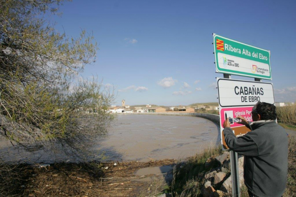 Crecida del río Ebro a su paso por Cabañas en 2007.