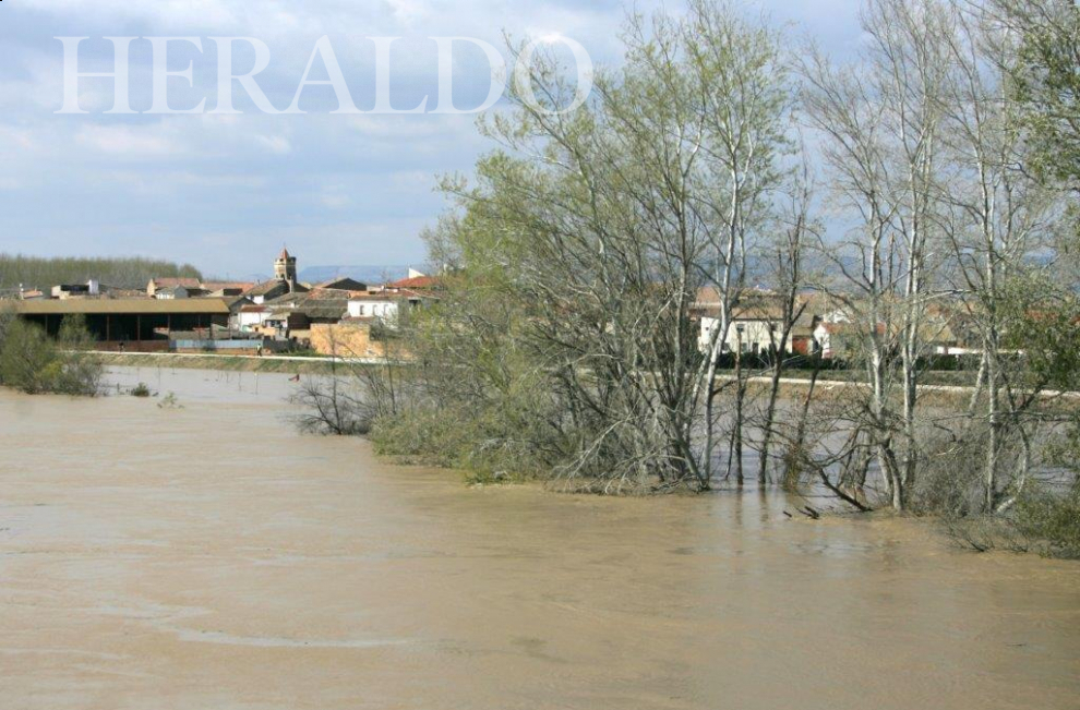 Crecida del río Ebro a su paso por Pradilla en 2007.