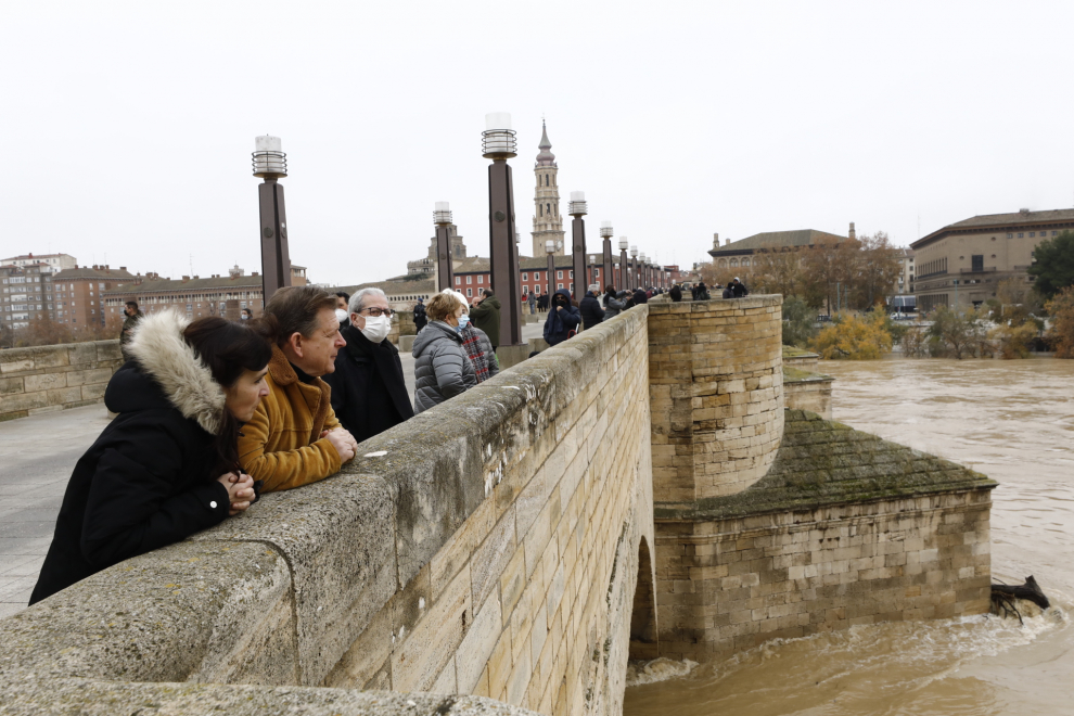La punta de la crecida del Ebro llega a Zaragoza