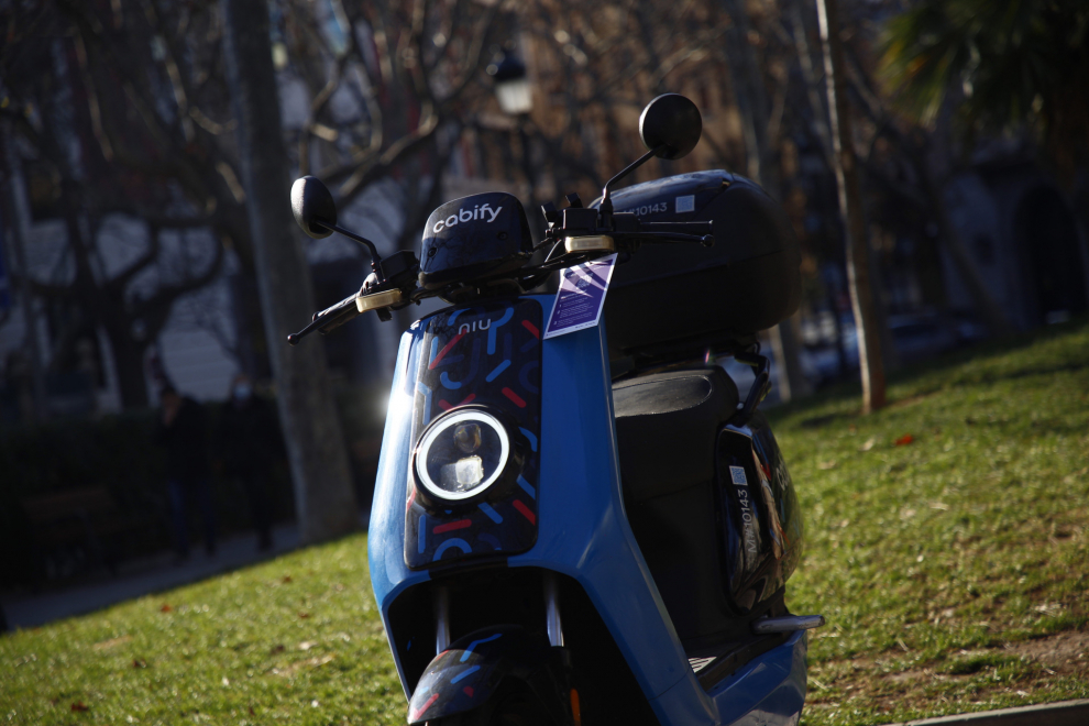 Las motos de Cabify ya se pueden ver en las calles de Zaragoza.