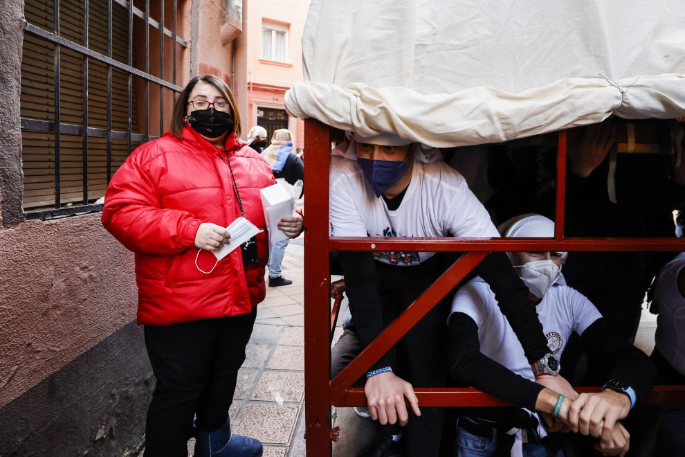 Primer ensayo de costaleros en Zaragoza tras dos años de parón por la pandemia.