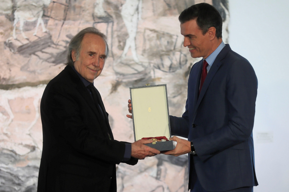 Serrat recibe la Gran Cruz de la Orden Civil de Alfonso X el Sabio