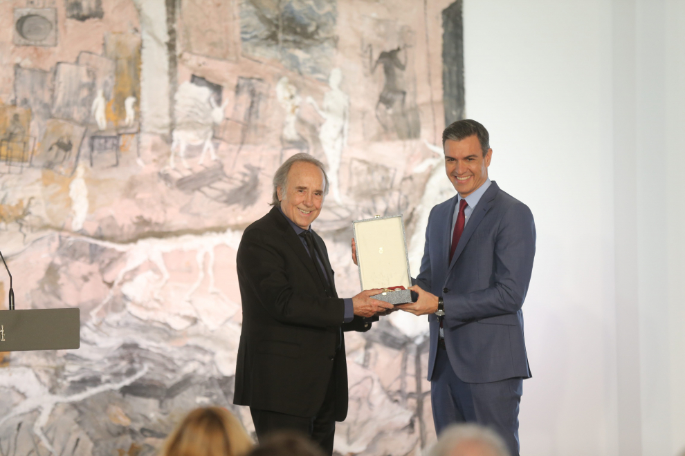 Serrat recibe la Gran Cruz de la Orden Civil de Alfonso X el Sabio