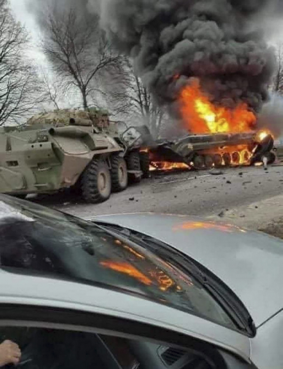 Un tanque ruso ardiendo