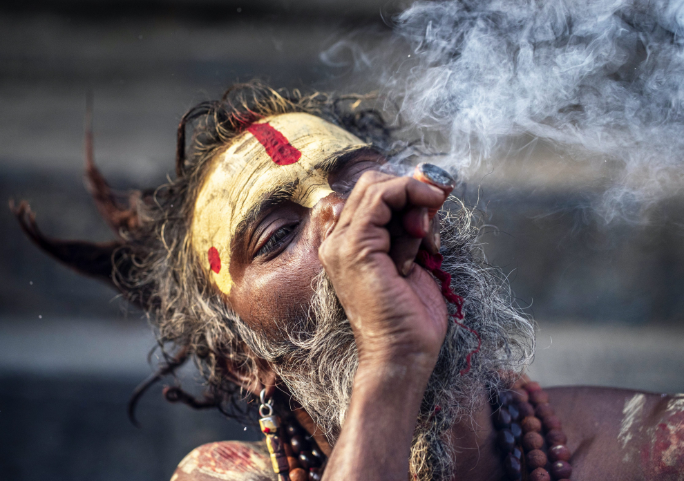 Kathmandu (Nepal), 01/03/2022.- A Sadhu, Hindu holy person, smokes marijuana from a clay pipe during the Maha Shivaratri festival at the Pashupati Temple in Kathmandu, Nepal, 01 March 2022. The Maha Shivratri festival, which is celebrated on 01 March, sees Hindu devotees, from across the country and neighboring India, gather to celebrate the birthday of Lord Shiva, the Hindu god of creation and destruction, by offering special prayers and fasting. EFE/EPA/NARENDRA SHRESTHA
 NEPAL BELIEF HINDU MAHA SHIVRATRI