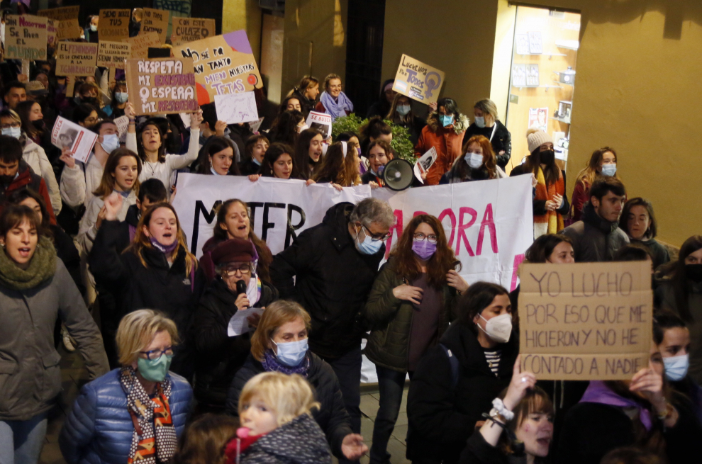 La manifestación en la capital oscense contó con numerosa participación.