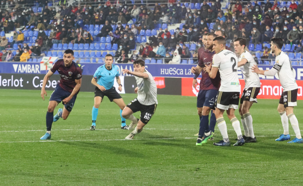 El Huesca ha roto su racha negativa y ha ganado al Burgos.