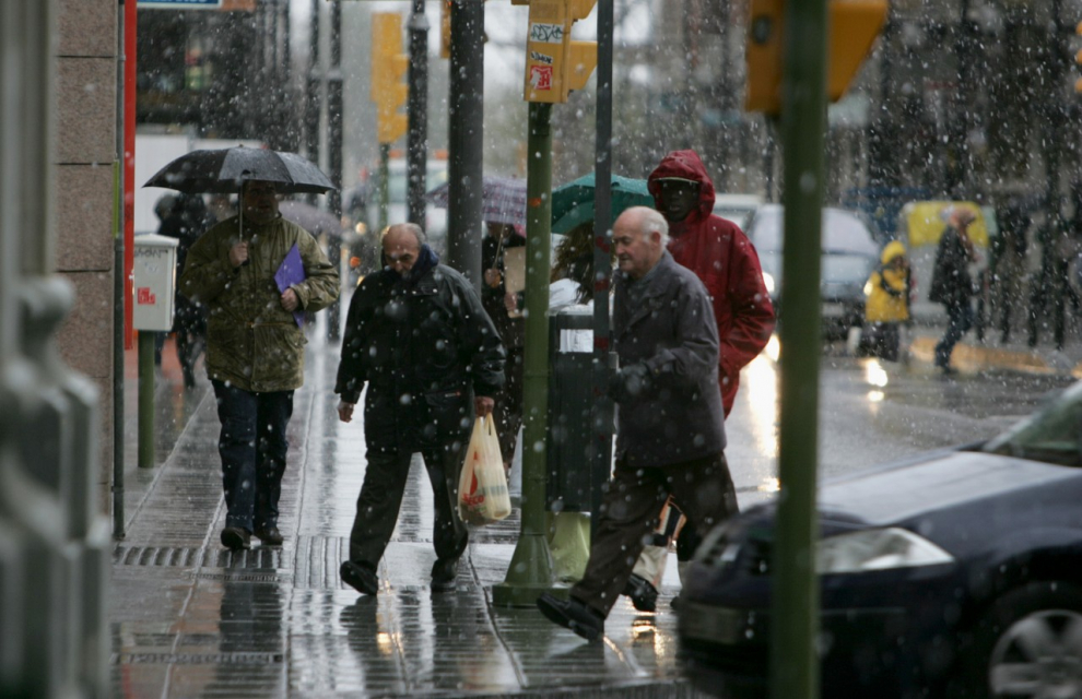 El temporal que se instaló en España a dos días de la llegada de la primavera trajo en Aragón fuertes rachas de viento y precipitaciones en forma de nieve en numerosos puntos de la Comunidad -además de las zonas pirenaicas y algunas de Teruel, la comarca de las Cinco Villas fue una de las más afectadas-.