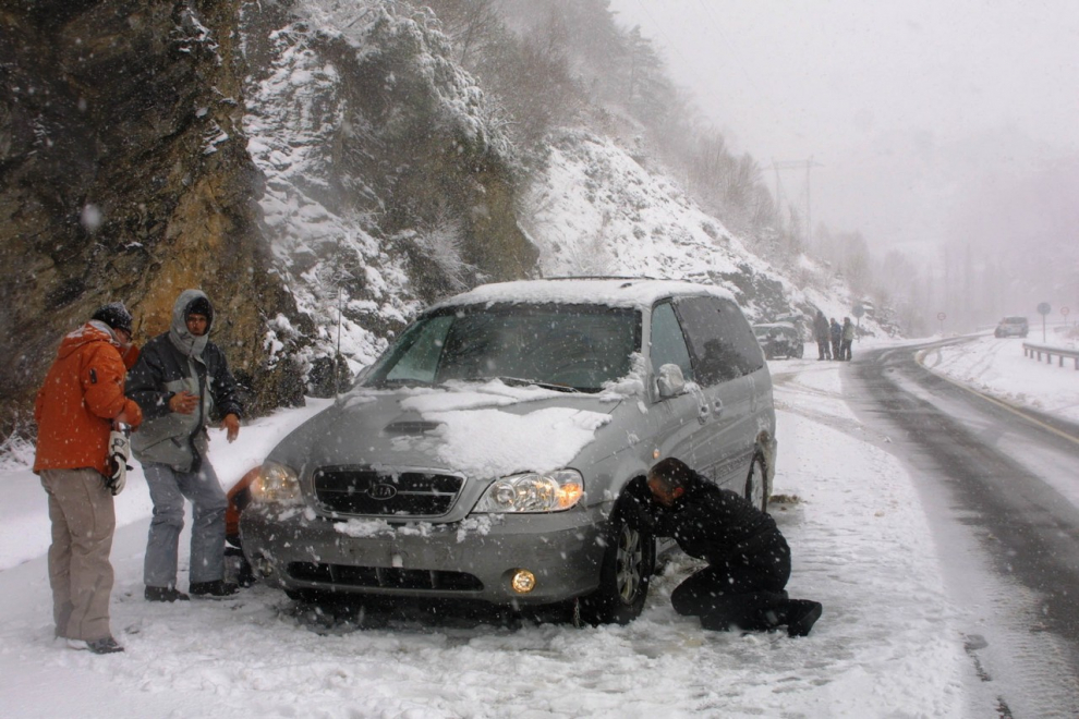 El temporal que se instaló en España a dos días de la llegada de la primavera trajo en Aragón fuertes rachas de viento y precipitaciones en forma de nieve en numerosos puntos de la Comunidad -además de las zonas pirenaicas y algunas de Teruel, la comarca de las Cinco Villas fue una de las más afectadas-.