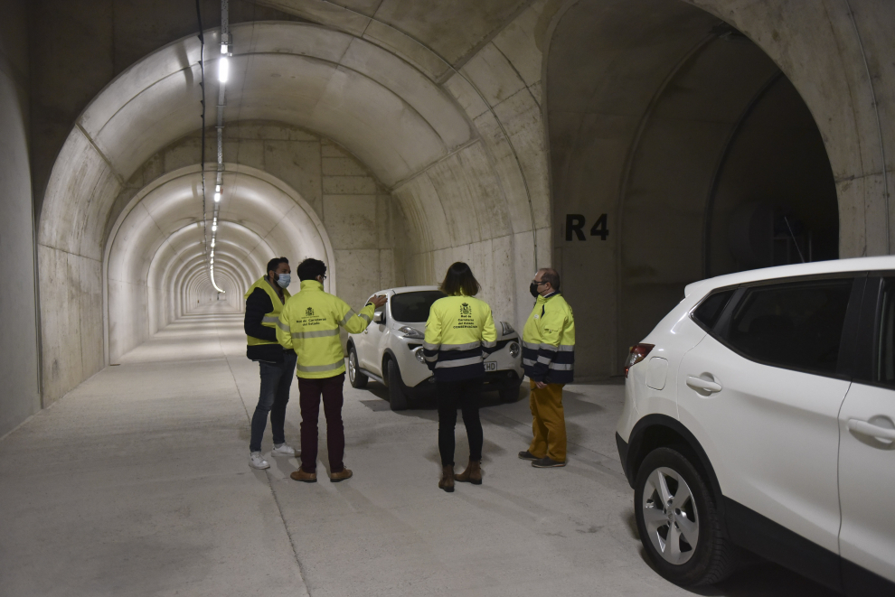 Con casi 3 kilómetros de longitud, el túnel de Caldearenas es el más largo de Monrepós y ocupa el puesto nº 14 del ranquin nacional. Tiene galería de evacuación anexa y siete refugios, entre otras medidas de seguridad.