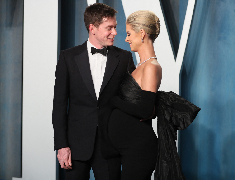 Hunter Schafer (R) and Dominic Fike arrive at the Vanity Fair Oscar party during the 94th Academy Awards in Beverly Hills, California, U.S., March 27, 2022. REUTERS/Danny Moloshok AWARDS-OSCARS/VANITYFAIR-ARRIVALS