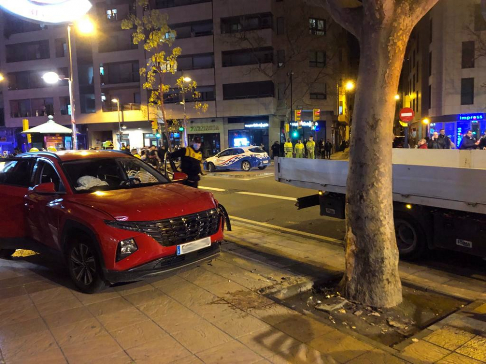 Un conductor bebido arrolla a varias personas en una terraza de Zaragoza