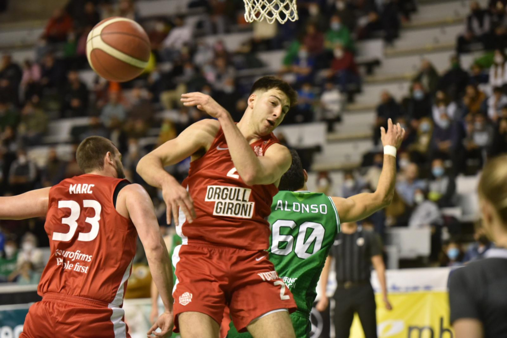 Foto del partido entre el Levitec Huesca y el Basket Girona de Marc Gasol