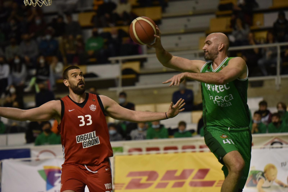 Foto del partido entre el Levitec Huesca y el Basket Girona de Marc Gasol