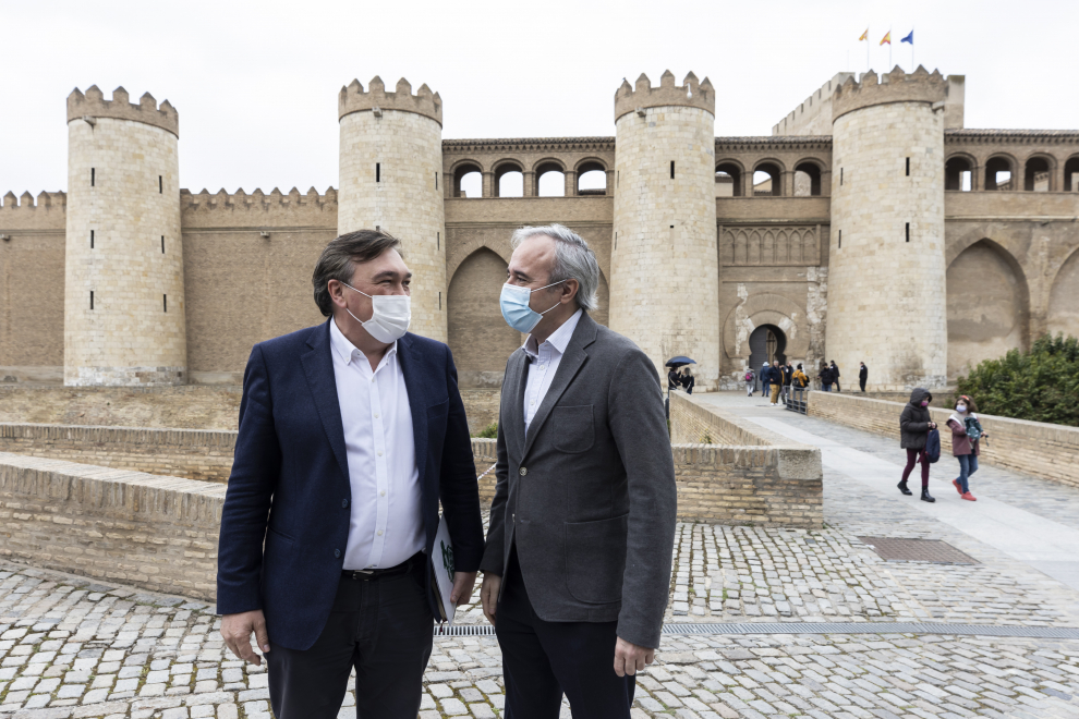 El presidente del PP Aragón, Jorge Azcón, se ha reunido con el diputado de Teruel Existe en el Congreso, Tomás Guitarte