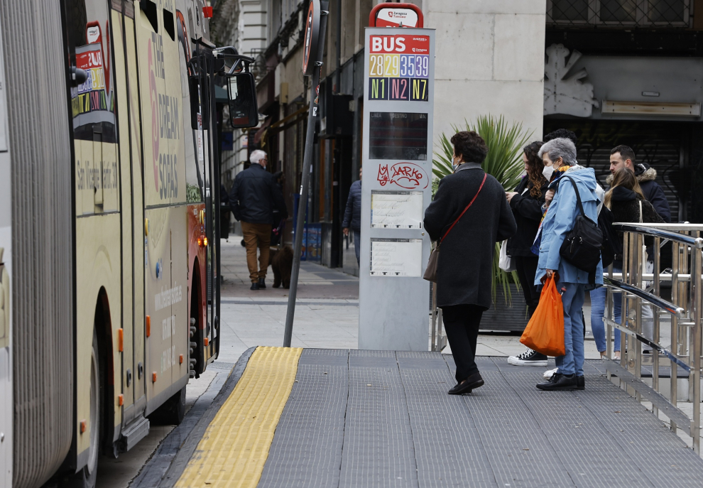 Tercer día del regreso de los paros del bus en Zaragoza.