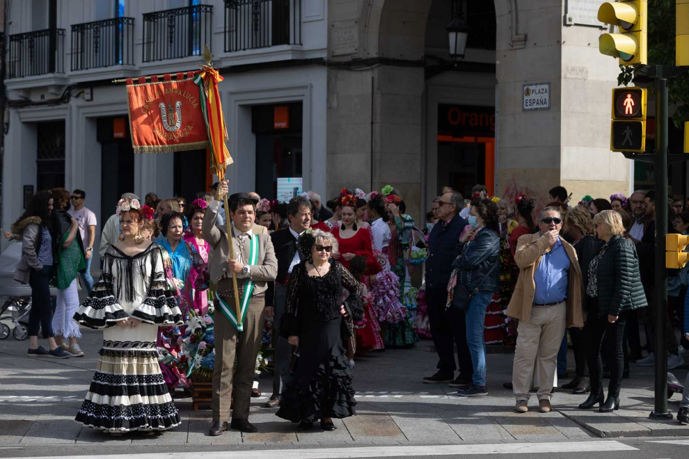 La ofrenda de flores de la Feria de Andalucía a la Virgen del Pilar