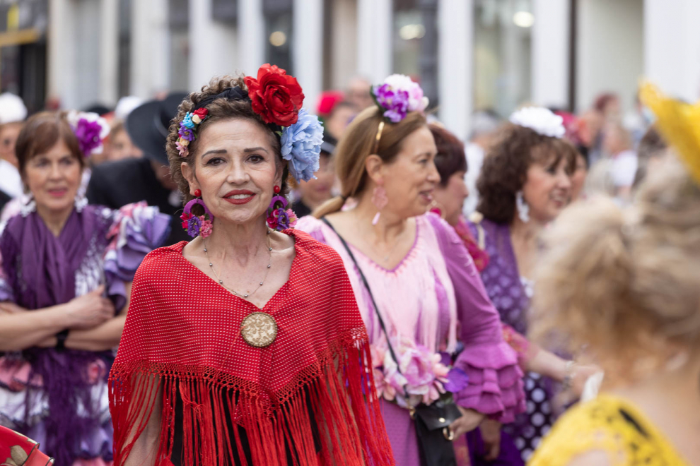 La ofrenda de flores de la Feria de Andalucía a la Virgen del Pilar