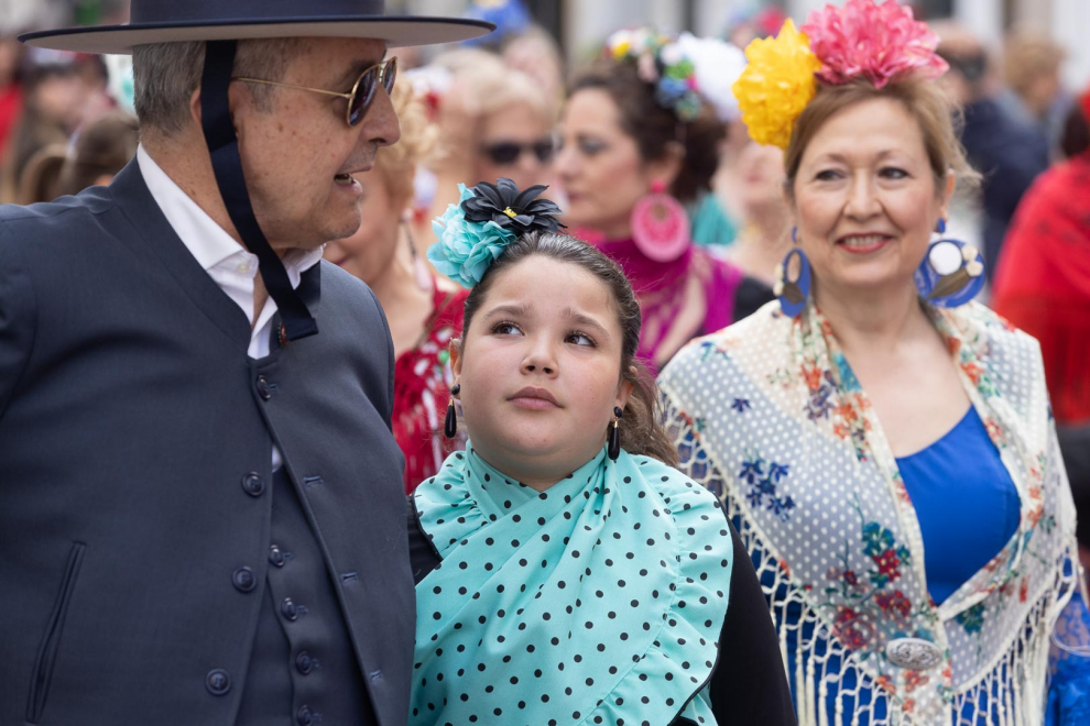 La ofrenda de flores de la Feria de Andalucía a la Virgen del Pilar