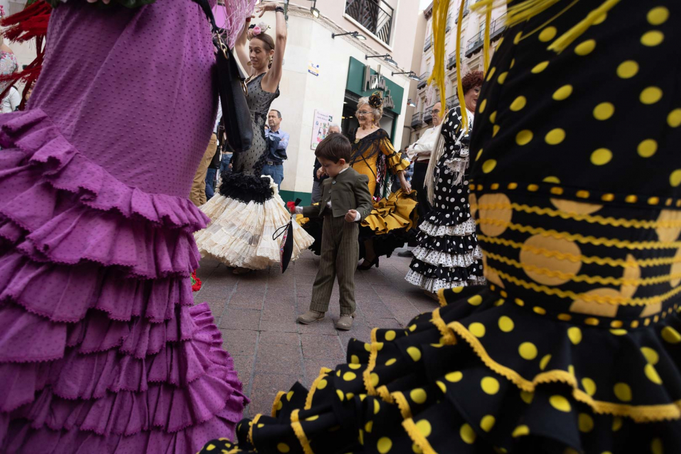 La ofrenda de flores de la Feria de Andalucía a la Virgen del Pilar