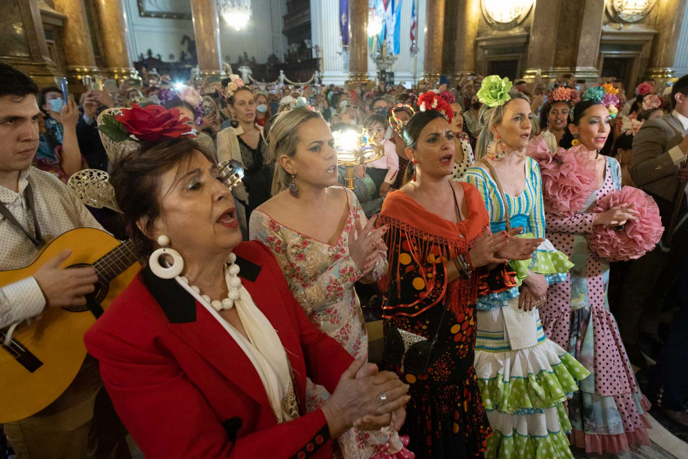 La ofrenda de flores de la Feria de Andalucía a la Virgen del Pilar