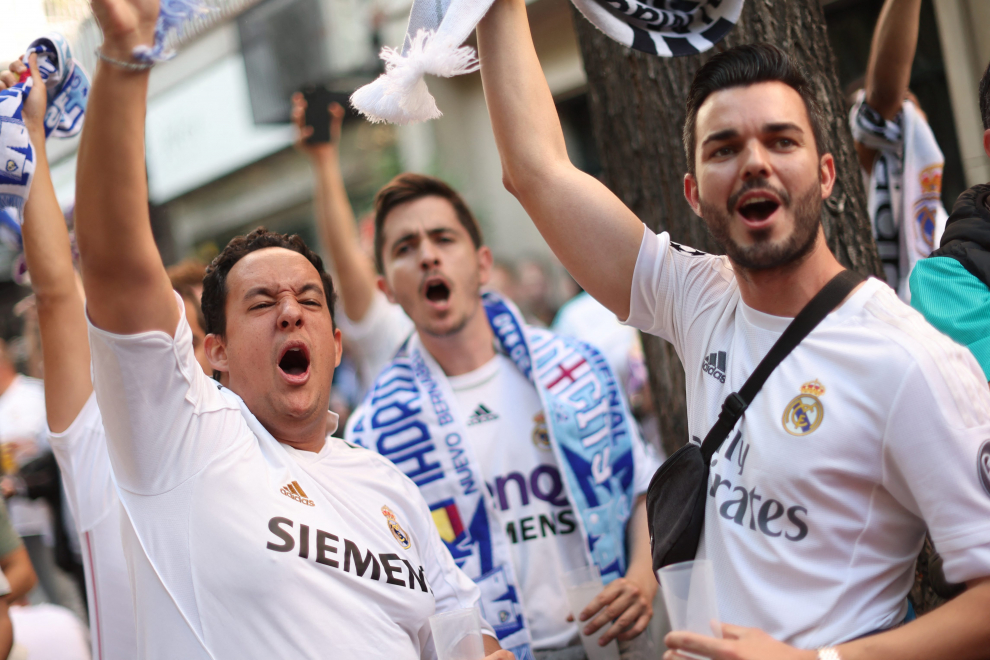 Soccer Football - Champions League - Semi Final - Second Leg - Real Madrid v Manchester City - Santiago Bernabeu, Madrid, Spain - May 4, 2022 Real Madrid fans outside the stadium before the match Action Images via Reuters/Carl Recine SOCCER-CHAMPIONS-MAD-MCI/REPORT