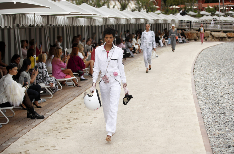 Monaco (Monaco), 05/05/2022.- Models present a variety of creations from the Chanel Cruise 2022-23 Collection during a fashion show in Monaco, 05 May 2022. (Moda) EFE/EPA/SEBASTIEN NOGIER
 MONACO FASHION CHANEL