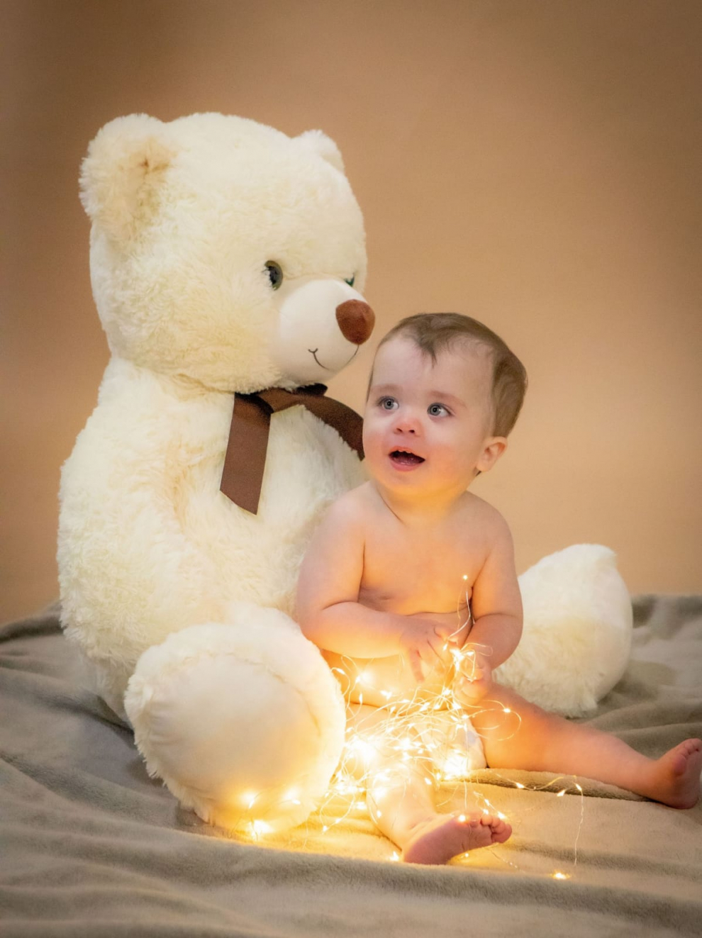 El pequeño Dídac, un aragonés de apenas 18 meses de edad, es uno de los tres niños que hay diagnosticados en España de heteroplasia ósea progresiva.