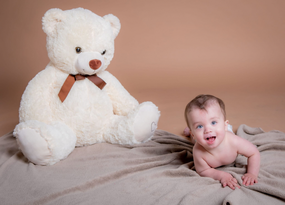 El pequeño Dídac, un aragonés de apenas 18 meses de edad, es uno de los tres niños que hay diagnosticados en España de heteroplasia ósea progresiva.