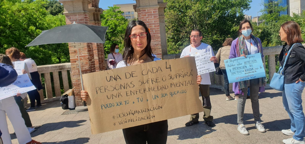 Mechones naranjas para concienciar sobre salud mental en Zaragoza.
