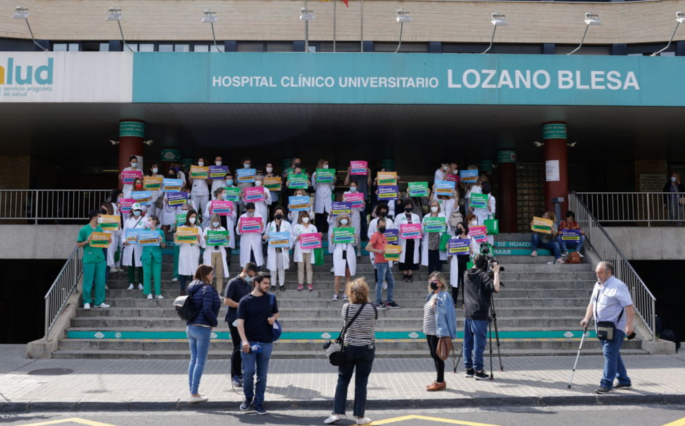 Protesta de enfermeras ante el Hospital Clínico de Zaragoza