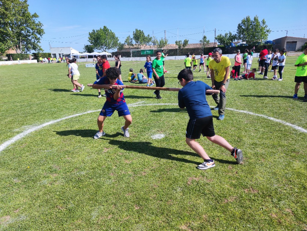 Mas de 250 escolares pertenecientes a 19 centros escolares han disputado las diferentes pruebas deportivas.