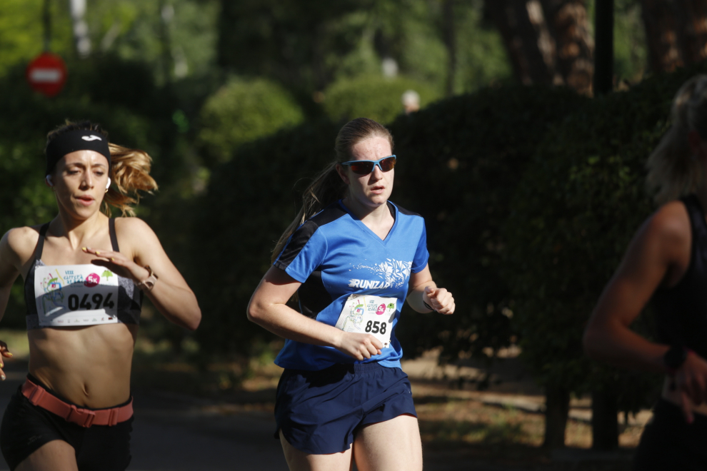 El parque Grande José Antonio Labordeta se ha convertido este domingo por la mañana en un hervidero de gente. Cientos de corredores han participado en las dos pruebas de la VIII Carrera solidaria de Atades, en una mañana llena de actividades y de ambiente festivo.