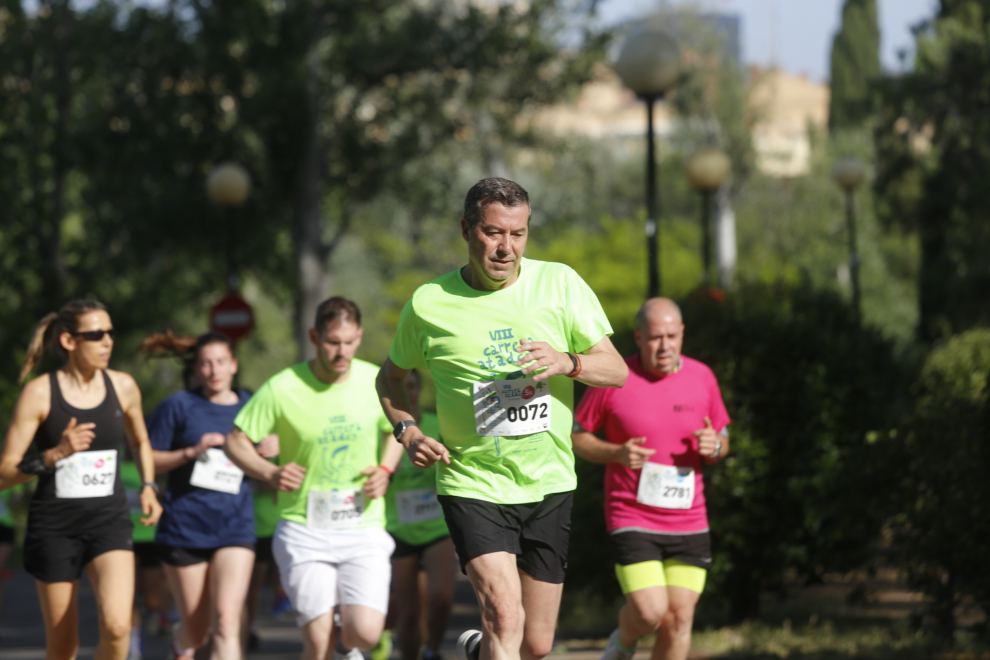 El parque Grande José Antonio Labordeta se ha convertido este domingo por la mañana en un hervidero de gente. Cientos de corredores han participado en las dos pruebas de la VIII Carrera solidaria de Atades, en una mañana llena de actividades y de ambiente festivo.