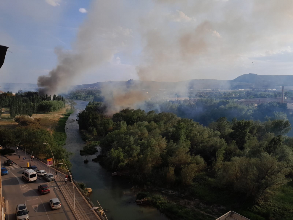 El incendio ha comenzado en una chopera cercana al río Cinca